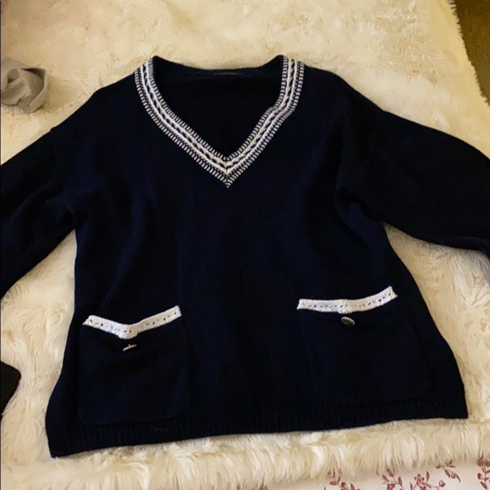 V neck sweater